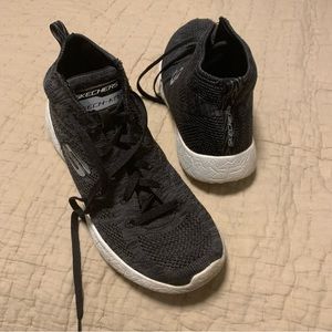 SKECHERS WOMANS SZ 9 Memory foam